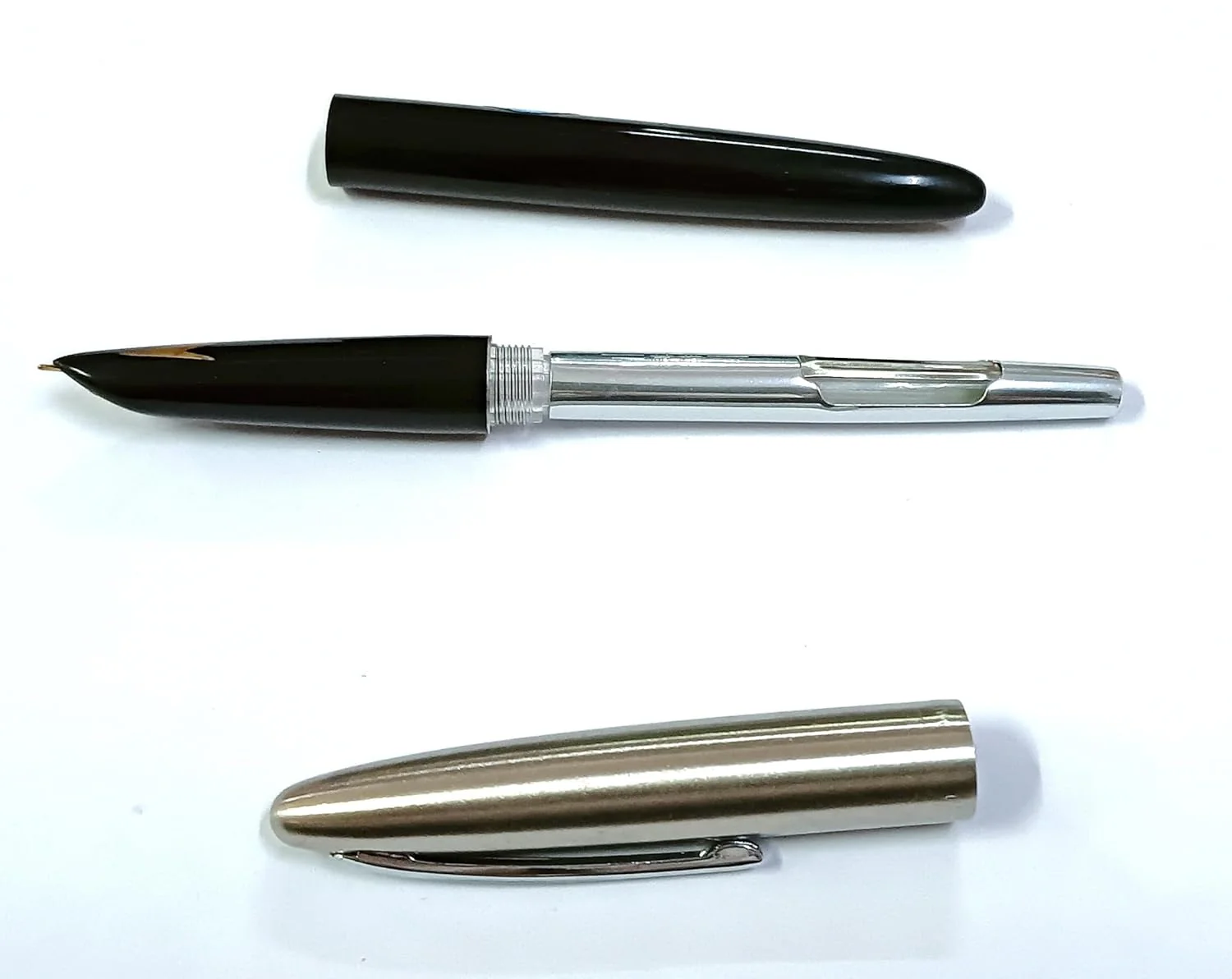 Hero 329 Original Fountain Pen with Iridium Nib – Silver Cap and Black Body - Image 3