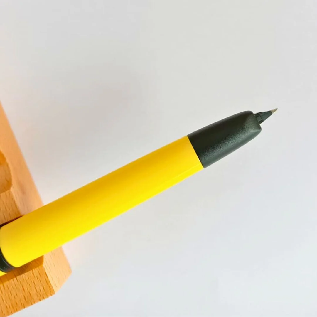Jinhao 20 Press Retractable Fountain Pen –Lemon Yellow Colors – Plastic Body (Black clip) -  Fine & Extra Fine Nib with Converter – Smooth Writing Daily Pen (No Ink Included) - Image 4