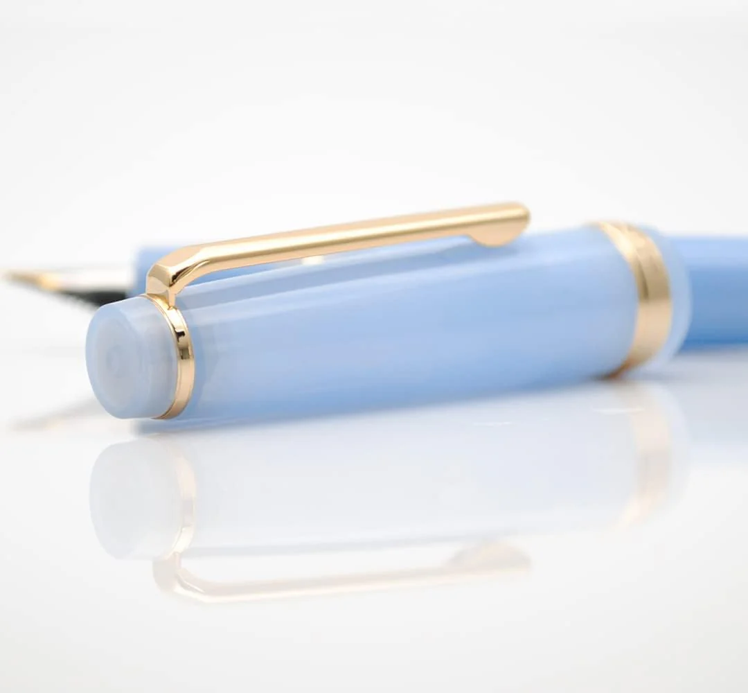 Jinhao 82 Transparent Acrylic Fountain Pen with Gold Clip, Iridium Fine Nib & Ink Converter – Light Blue - Image 5