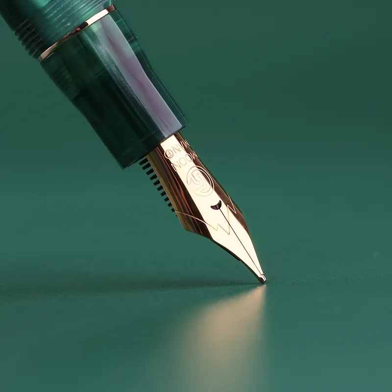 Moonman M800 Green Acrylic Fountain Pen, Fine Nib with Converter and Pen Box Set - Image 2