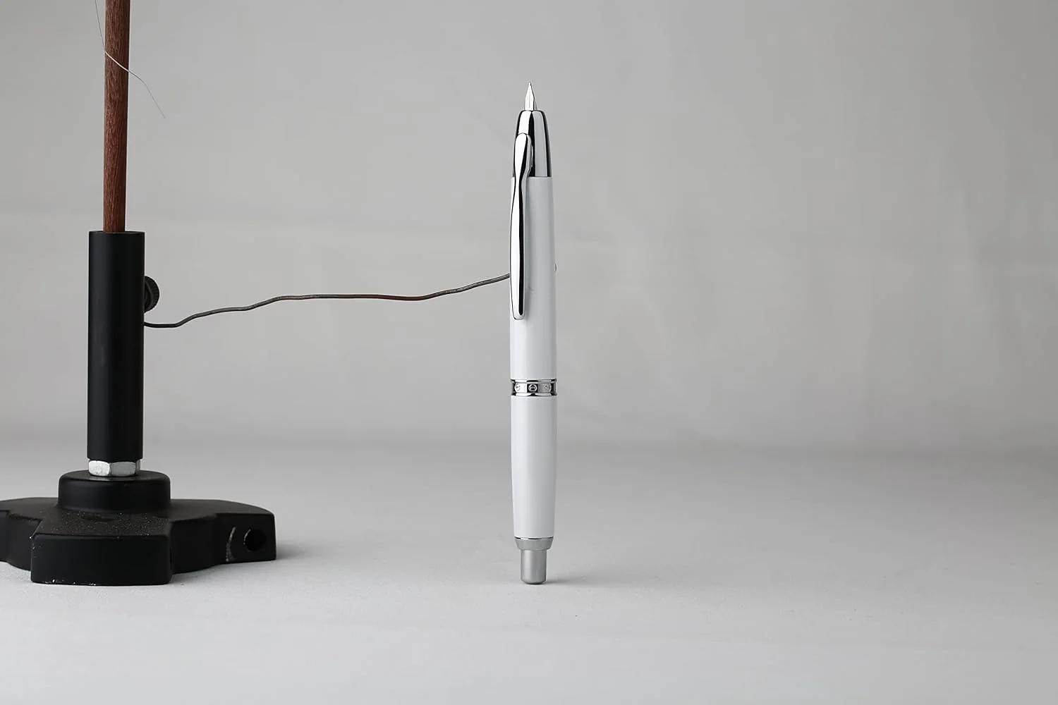 Moonman A1 Press Fountain Pen, Retractable Extra Fine Nib Metal White Pen with Box for Writing Set (with Clip Version) - Image 3