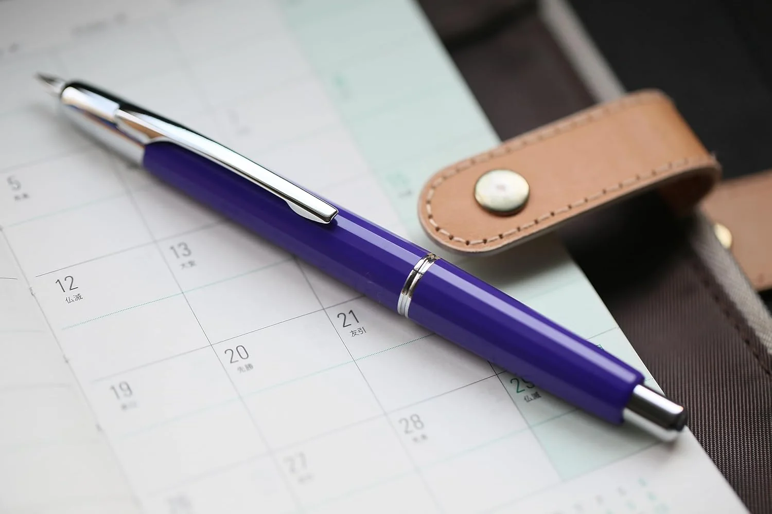 Moonman A2 Press Fountain Pen Extra Fine Nib with Box, Retractable Purple Resin Ink Pen with Converter Writing Pen Set,Purple-Silver Clip - Image 4