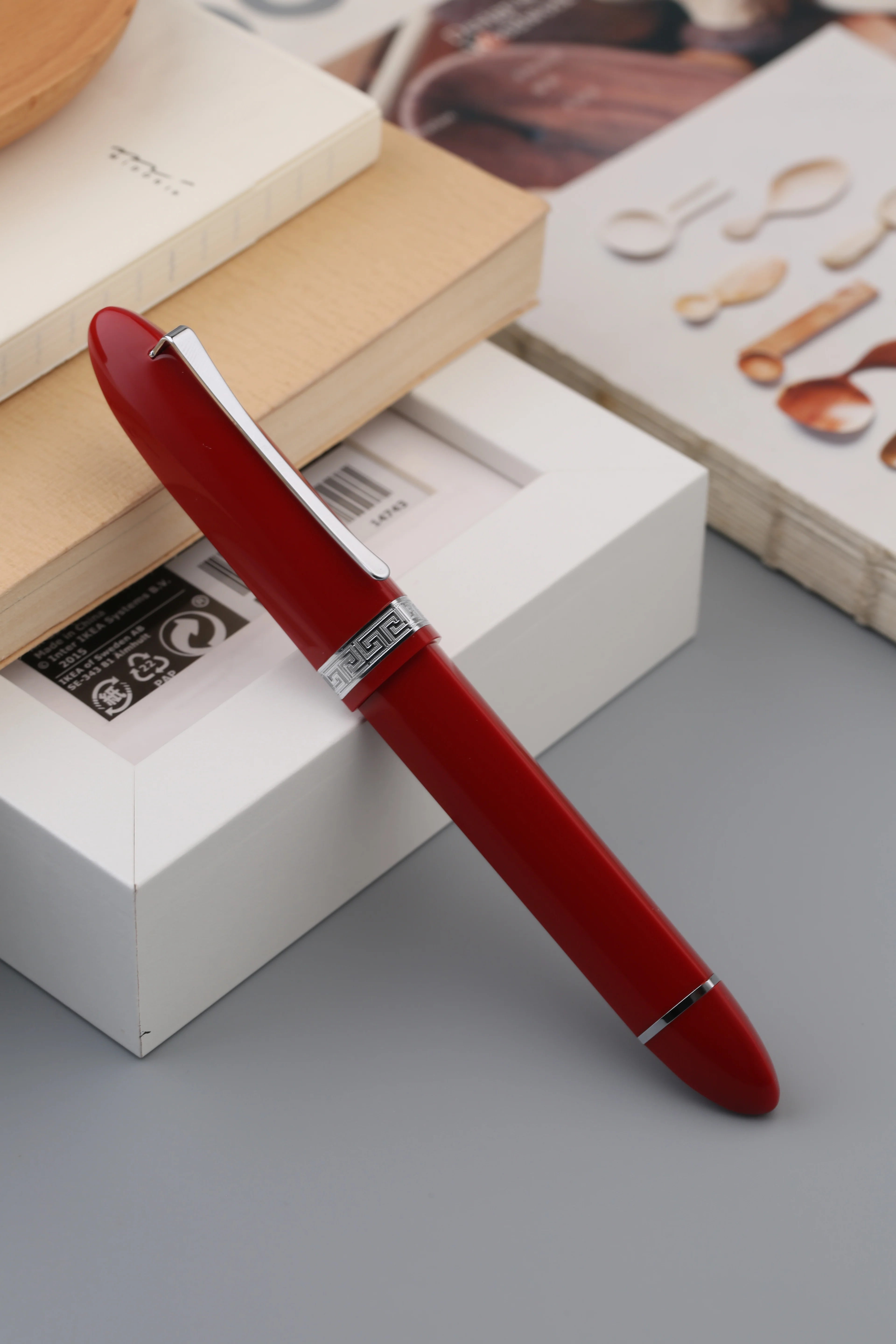 Moonman V60 Triangular Piston Fountain Pen – Ergonomic Fine Writing Instrument with Resin Body And Gift Box (Red With Silver Trim & Clip) - Image 10