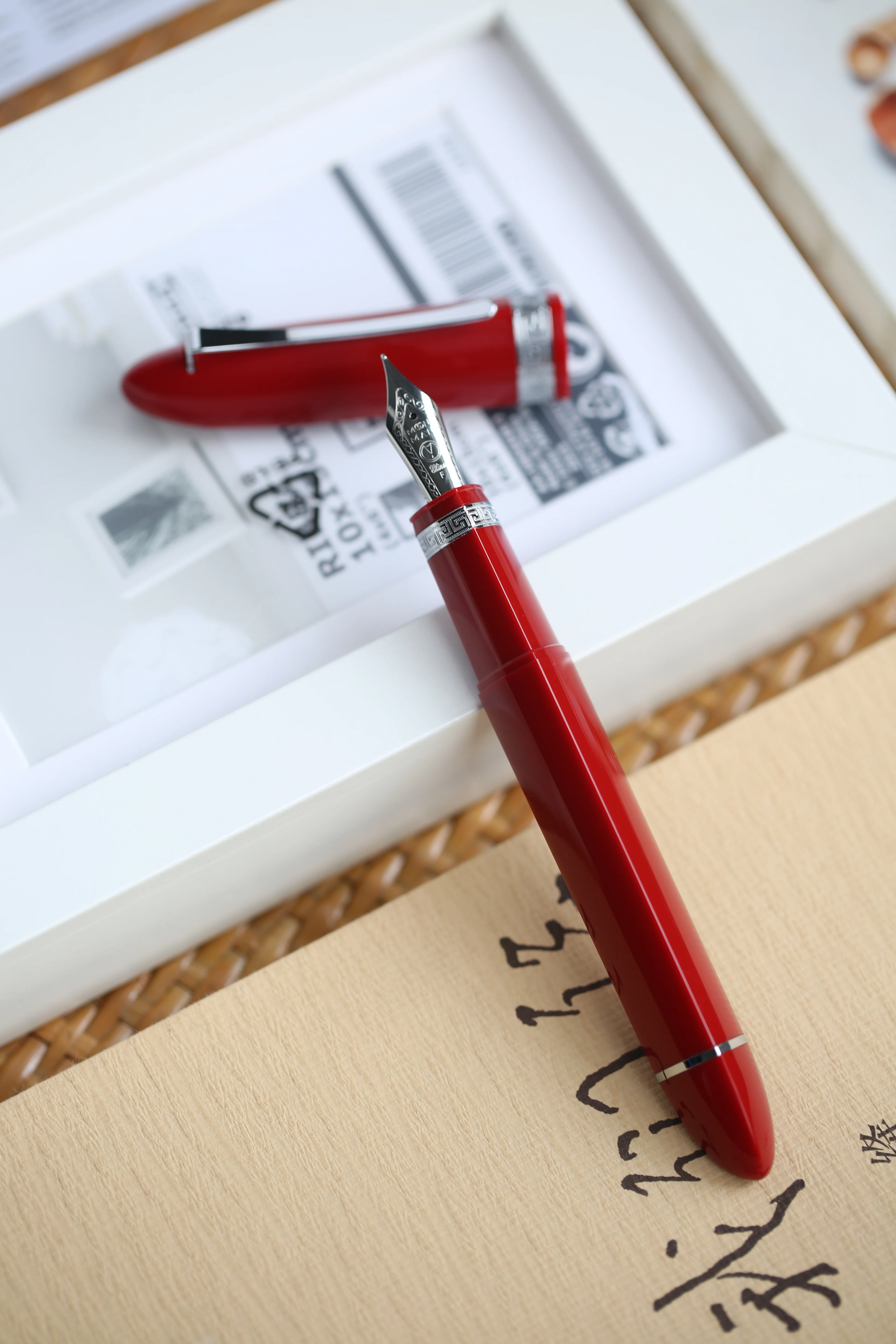 Moonman V60 Triangular Piston Fountain Pen – Ergonomic Fine Writing Instrument with Resin Body And Gift Box (Red With Silver Trim & Clip) - Image 4