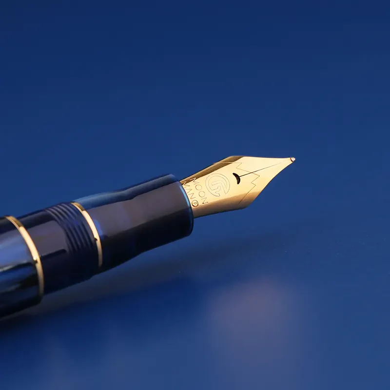 Moonman M800 Blue Acrylic Fountain Pen – Fine Nib, Vintage Design, Converter Included - Image 3