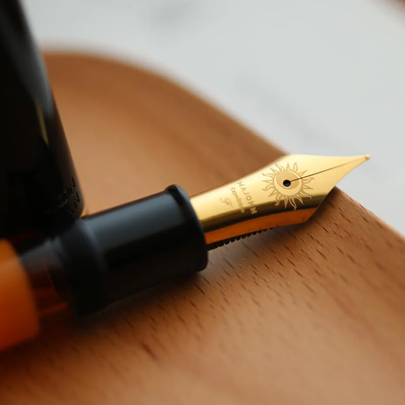 Moonman P139 Sun Carved Fountain Pen – Size 8 Nib, Brass Piston System, Large-Capacity Resin Body (Orange & Black) - Image 2