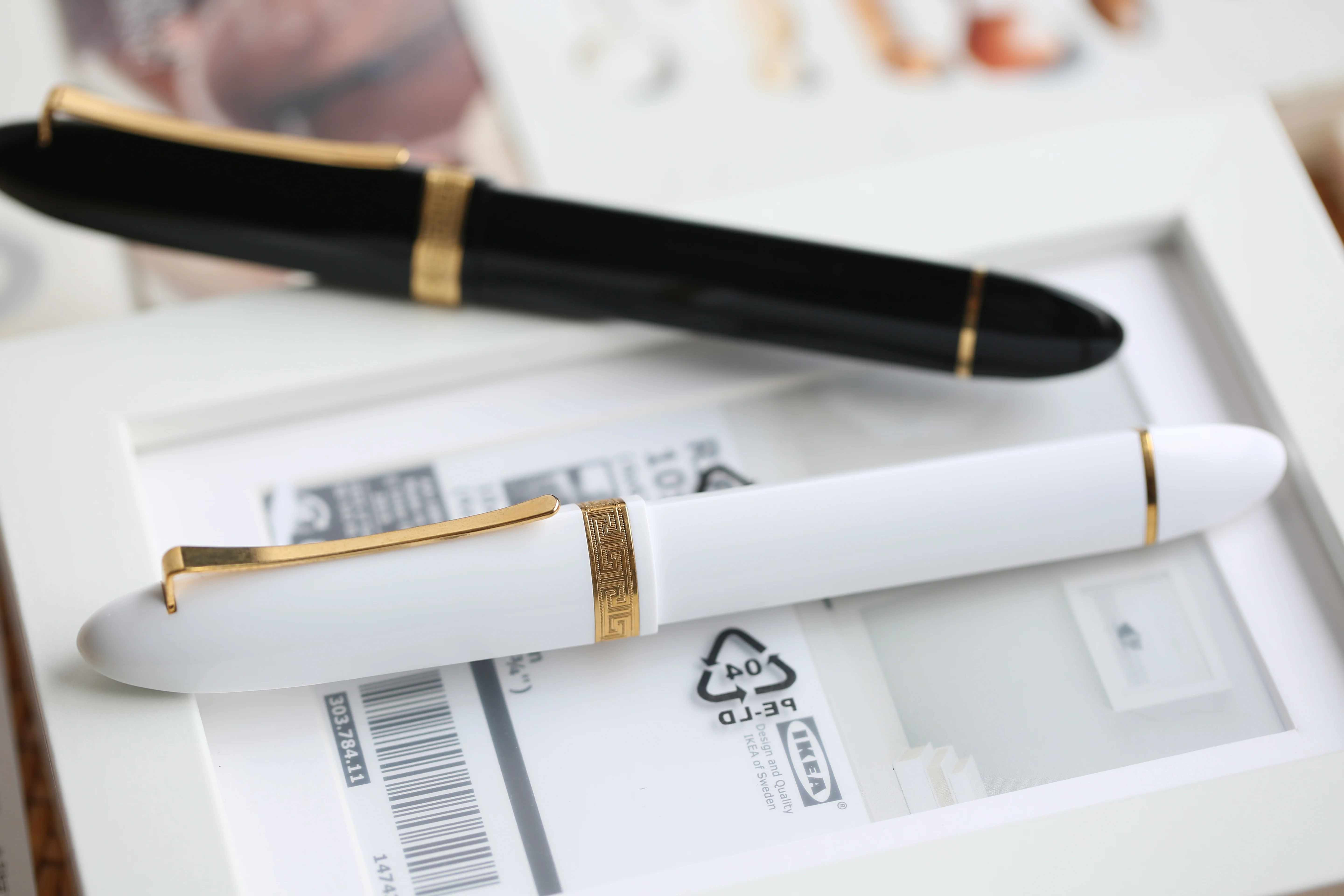 Moonman V60 Triangular Piston Fountain Pen – Ergonomic Fine Writing Instrument with Resin Body And Gift Box (Black With Golden Clip And Trim) - Image 6