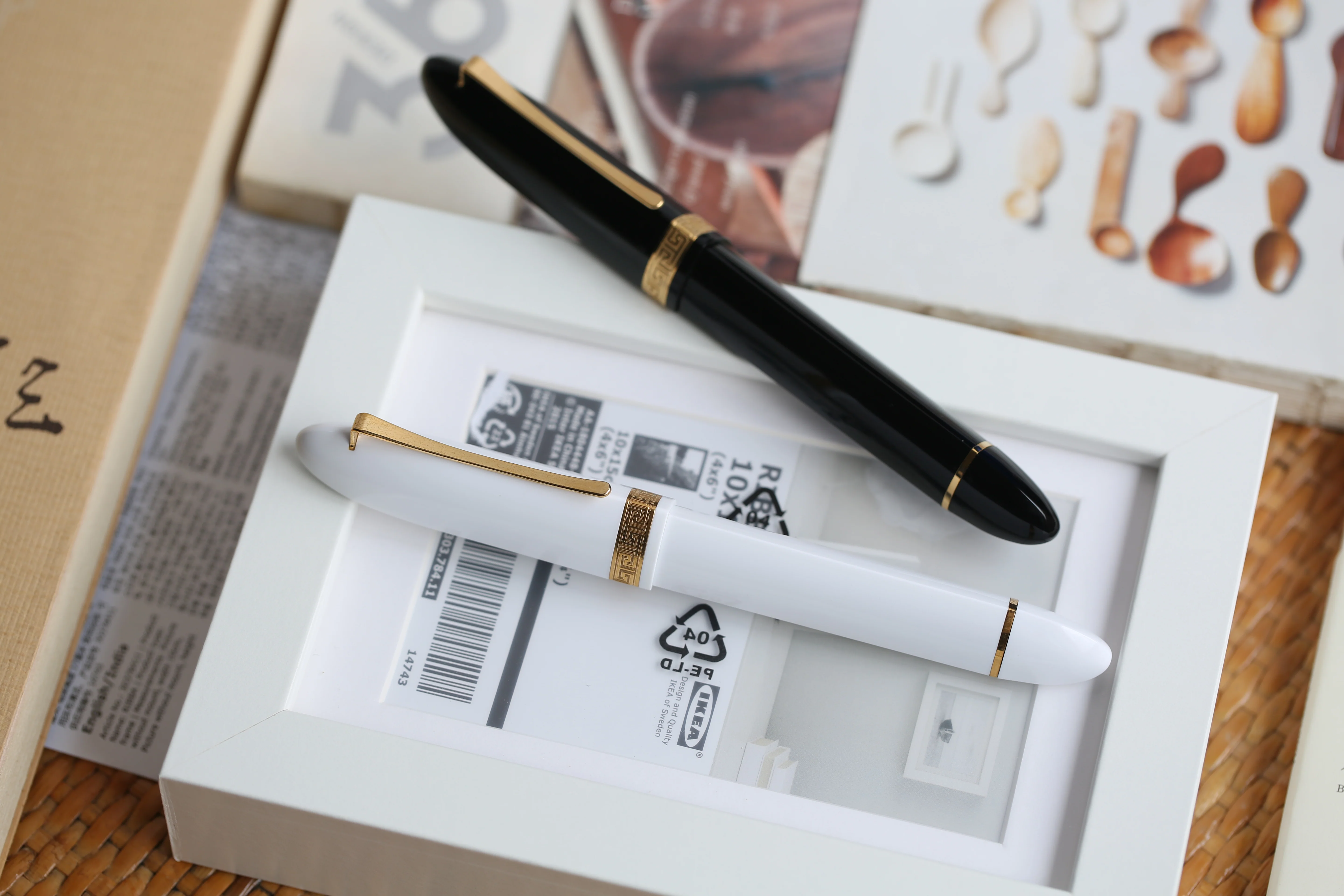 Moonman V60 Triangular Piston Fountain Pen – Ergonomic Fine Writing Instrument with Resin Body And Gift Box (Black With Golden Clip And Trim) - Image 4