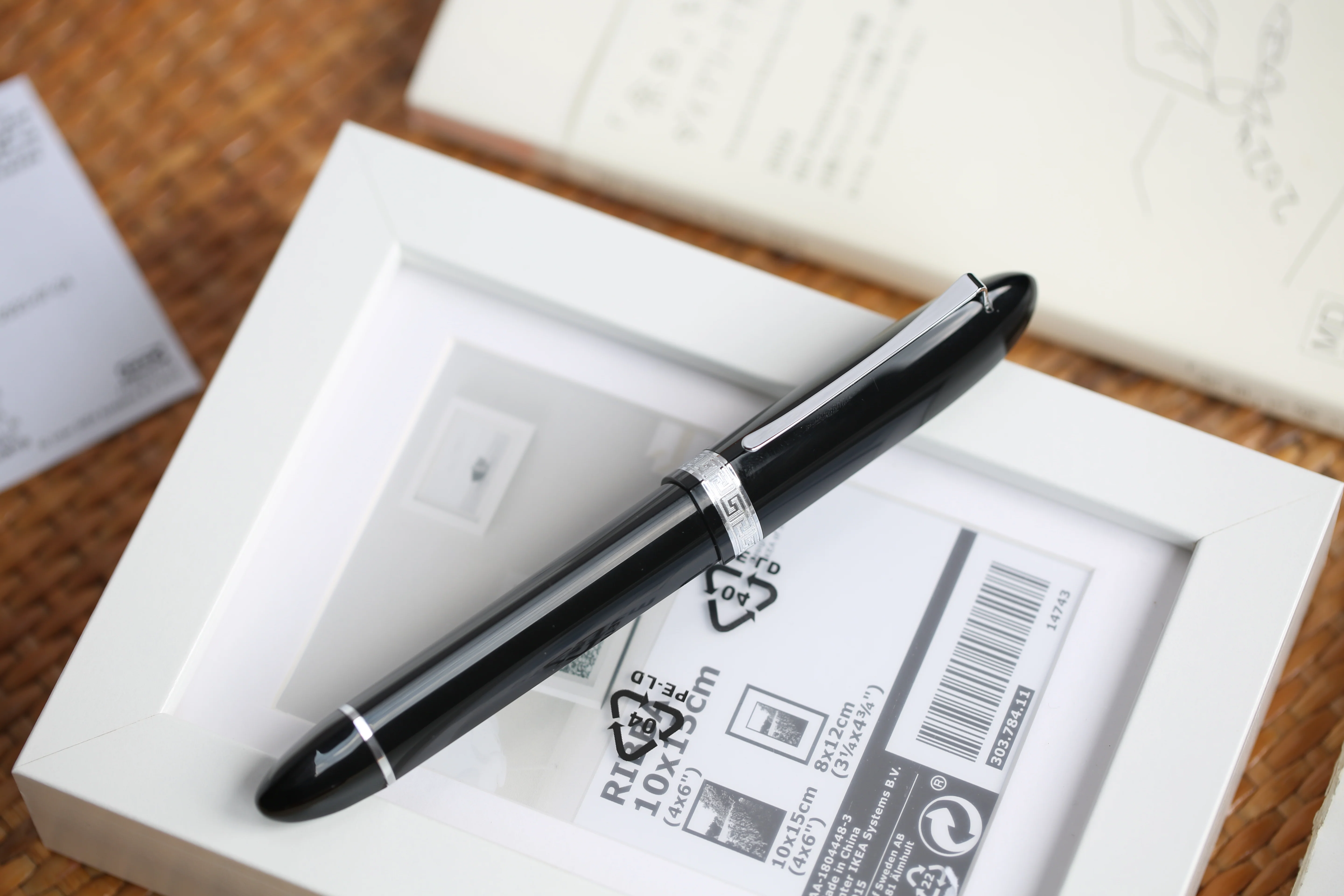 Moonman V60 Triangular Piston Fountain Pen – Ergonomic Fine Writing Instrument with Resin Body And Gift Box (Black With Silver Trim & Clip) - Image 3