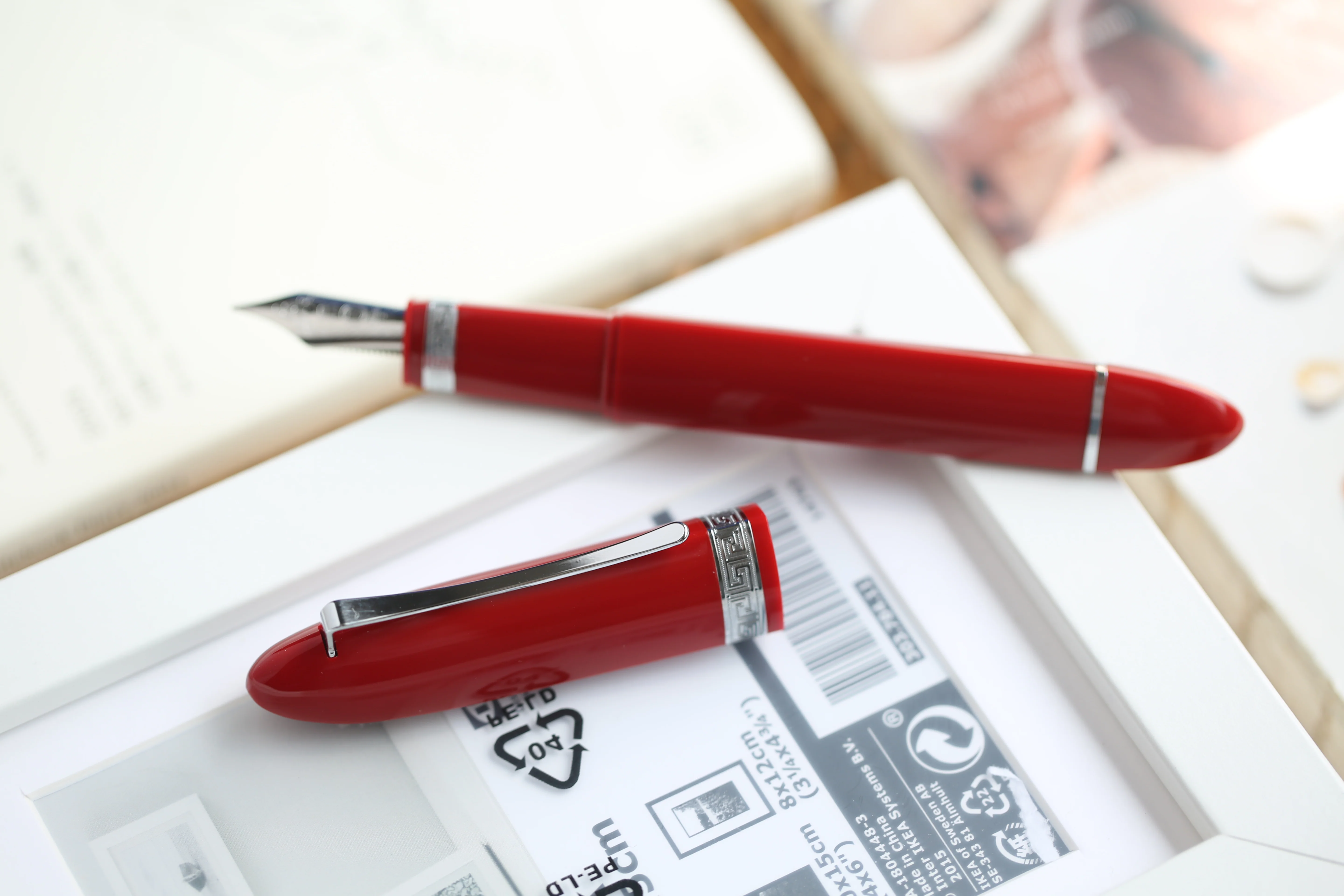 Moonman V60 Triangular Piston Fountain Pen – Ergonomic Extra Fine Writing Instrument with Resin Body And Gift Box (Red With Silver Trim & Clip) - Image 5