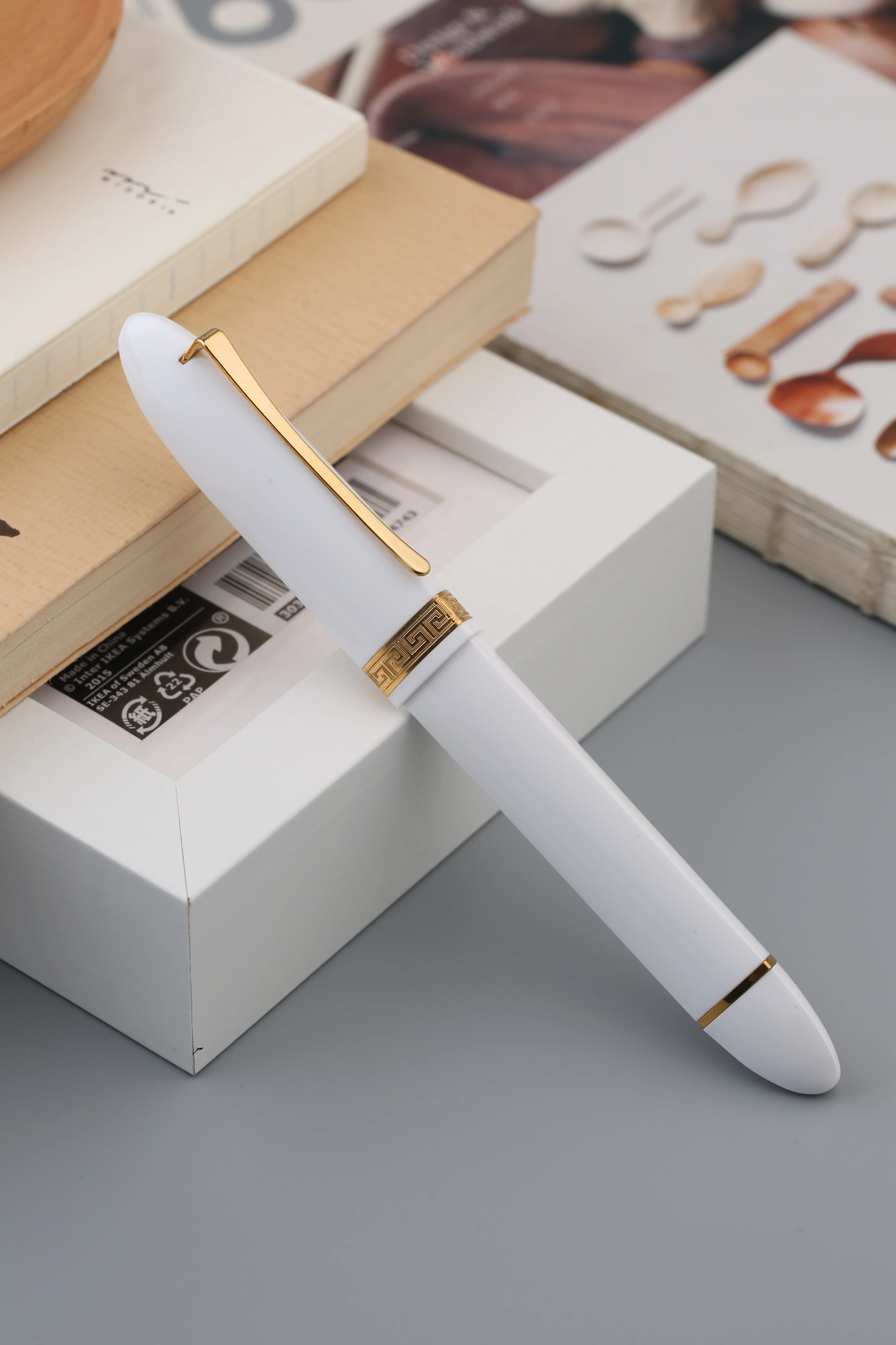 Moonman V60 Triangular Piston Fountain Pen – Ergonomic Fine Writing Instrument with Resin Body And Gift Box (White With Gold Trim & Clip) - Image 9