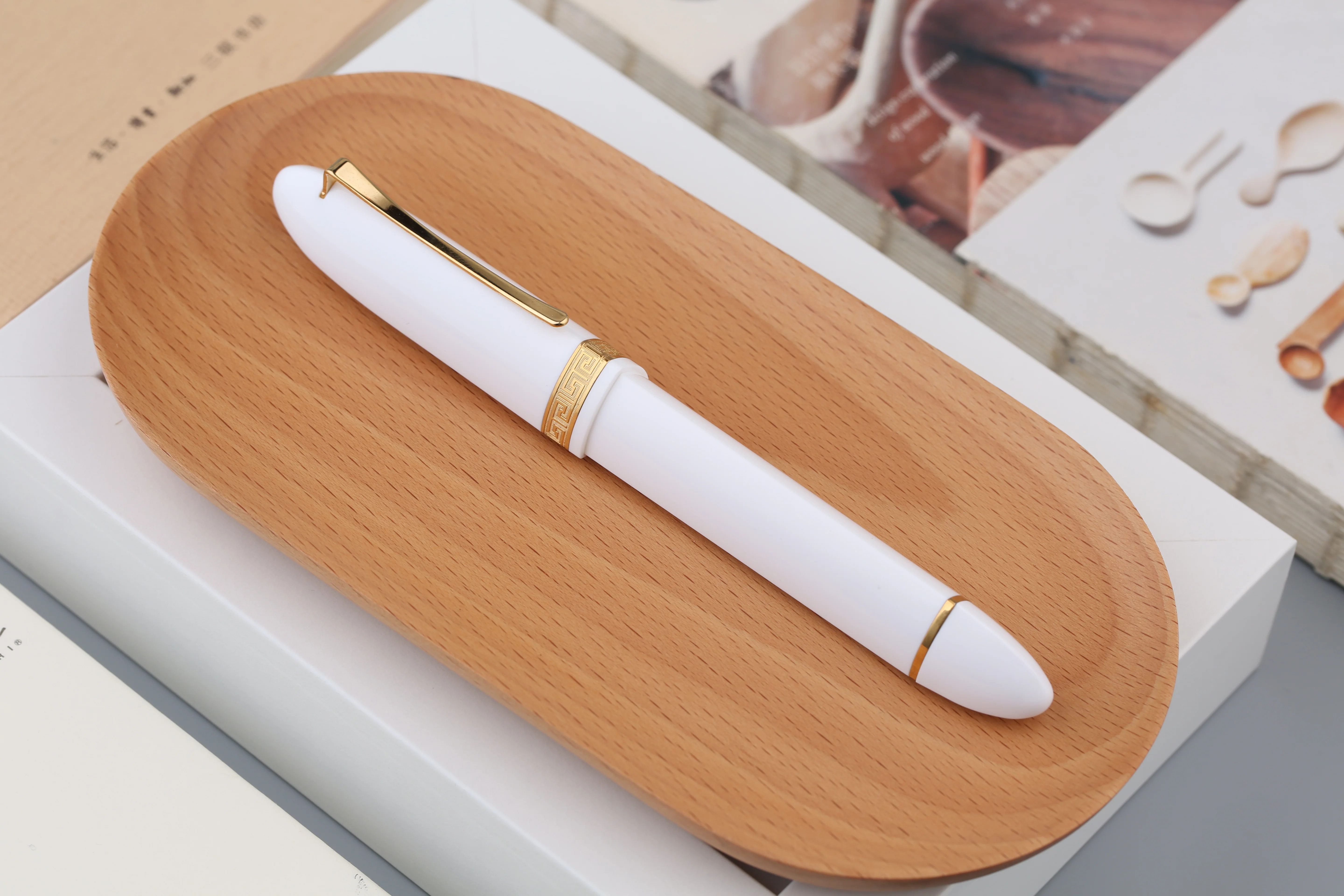 Moonman V60 Triangular Piston Fountain Pen – Ergonomic Fine Writing Instrument with Resin Body And Gift Box (White With Gold Trim & Clip) - Image 6
