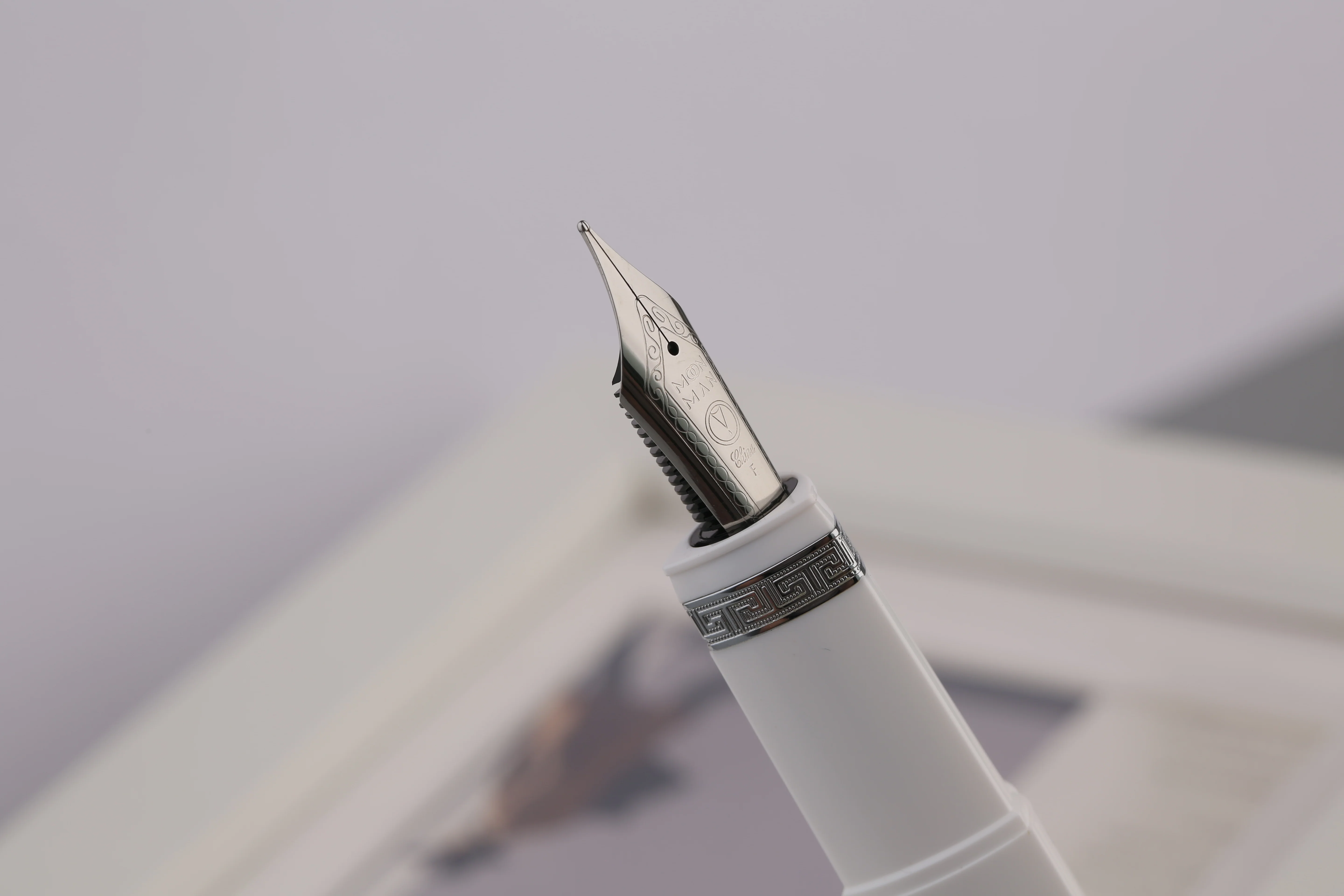 Moonman V60 Triangular Piston Fountain Pen – Ergonomic Extra Fine Writing Instrument with Resin Body And Gift Box (White With Silver Trim & Clip) - Image 3