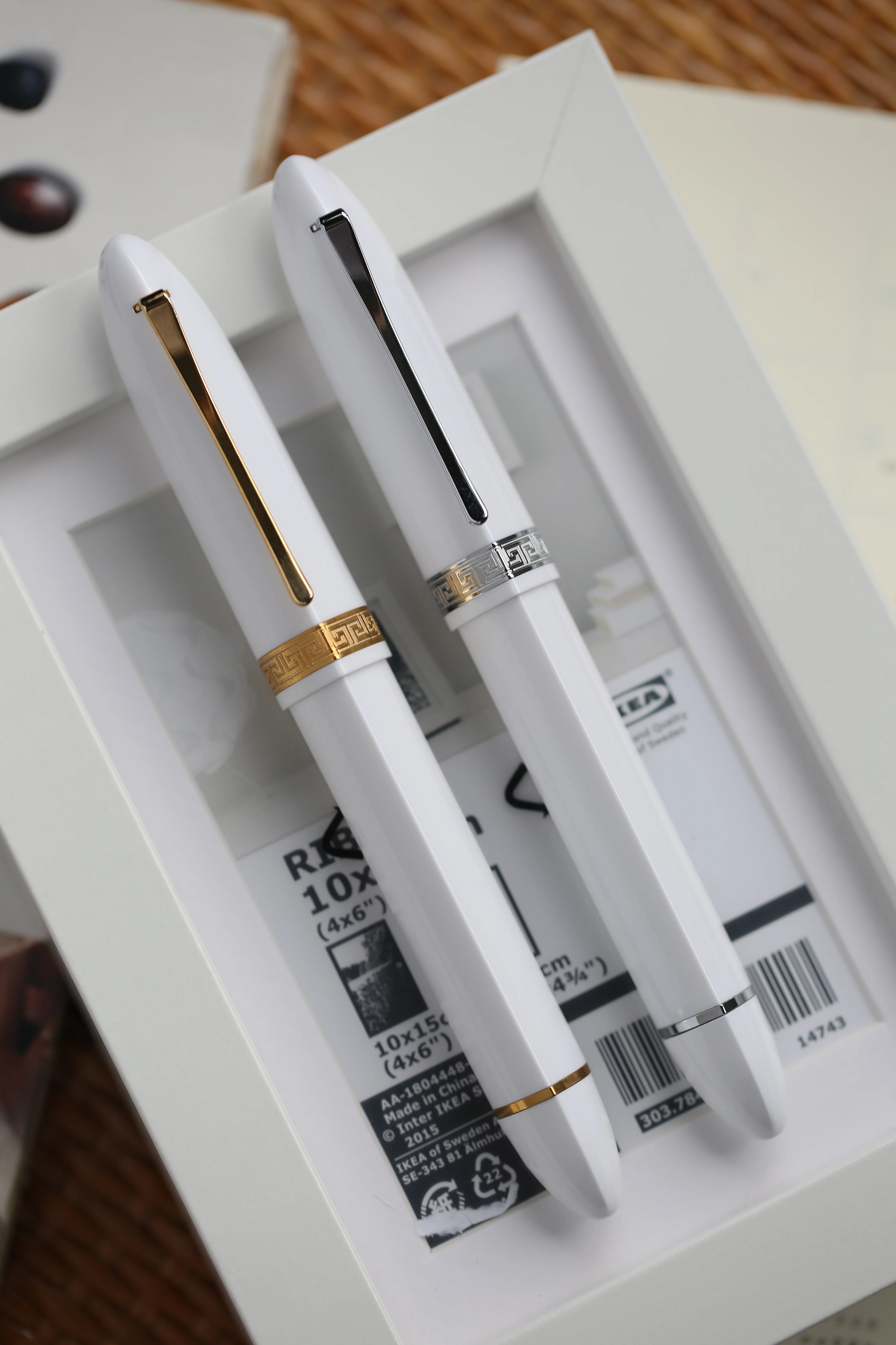 Moonman V60 Triangular Piston Fountain Pen – Ergonomic Extra Fine Writing Instrument with Resin Body And Gift Box (White With Silver Trim & Clip) - Image 5