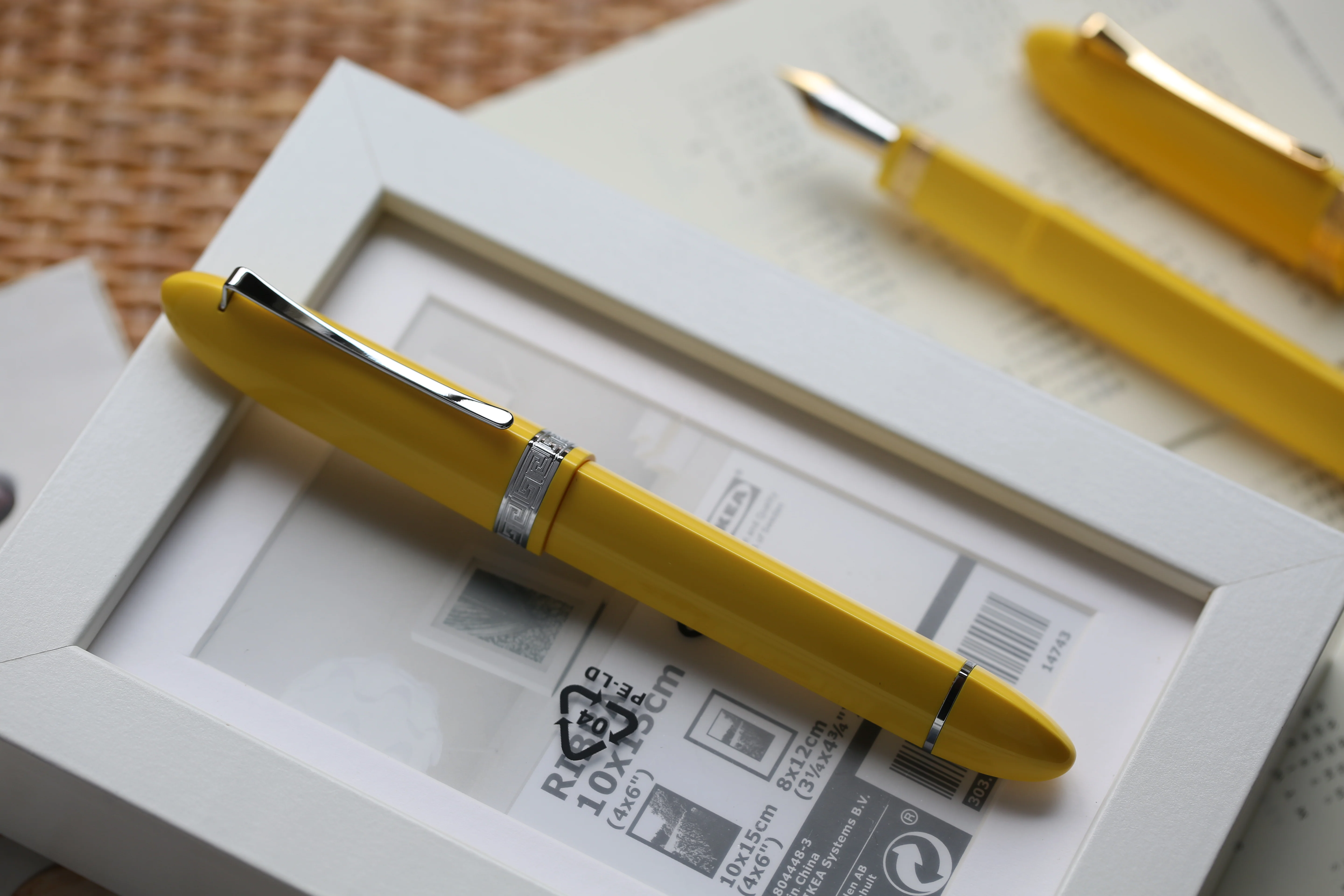 Moonman V60 Triangular Piston Fountain Pen – Ergonomic Extra Fine Writing Instrument with Resin Body And Gift Box (Yellow With Silver Trim & Clip) - Image 2