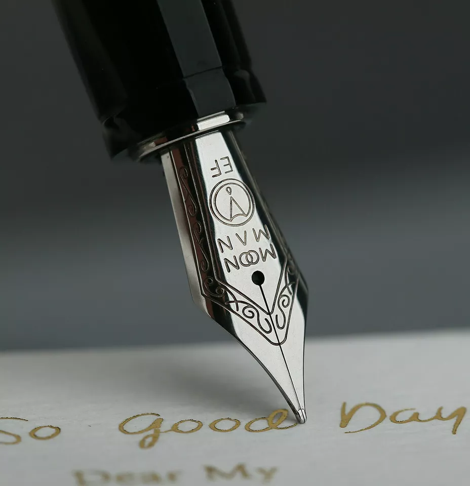 Moonman X1 Retractable Fountain Pen, Extra Fine Nib, Black Resin with 6 Black Ink Cartridges - Image 2