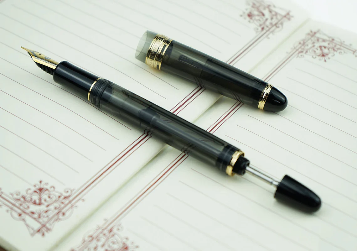 Wing Sung 699 Vacuum Filling Fountain Pen – Medium Steel Nib, Translucent Black Acrylic with Gold Clip - Image 4