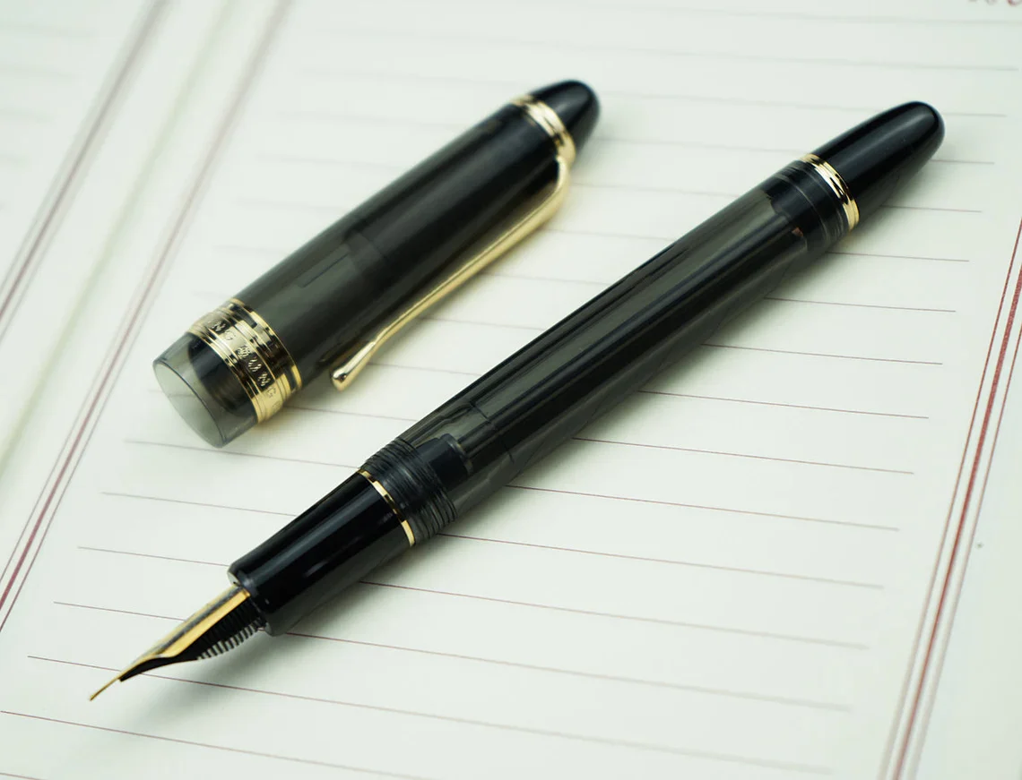 Wing Sung 699 Vacuum Filling Fountain Pen – Medium Steel Nib, Translucent Black Acrylic with Gold Clip - Image 5